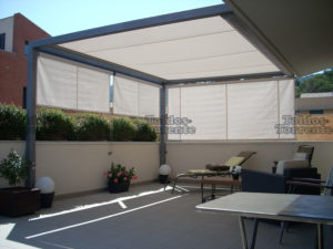 Toldo veranda sobre pérgola con tejido blanco